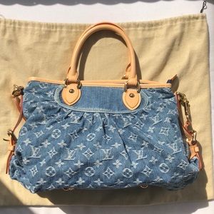 Louis Vuitton Purse (like new)